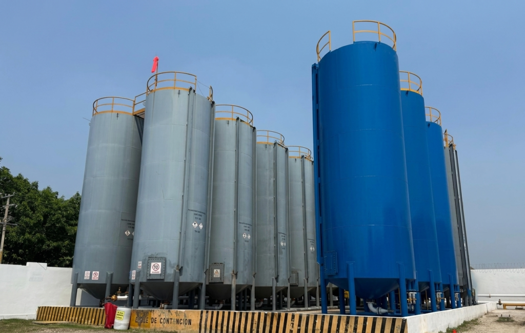 Silos de almacenamiento y molino de barita para pozos petroleros